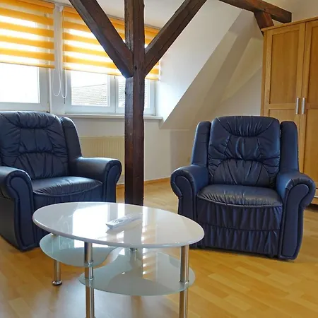 Citynahe Dachgeschosswohnung Fur Preisbewusste In Schwerin Апартаменти Шверін