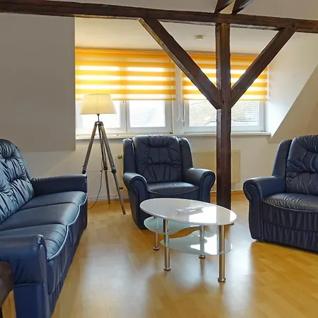 Апартаменти Citynahe Dachgeschosswohnung Fur Preisbewusste In Schwerin