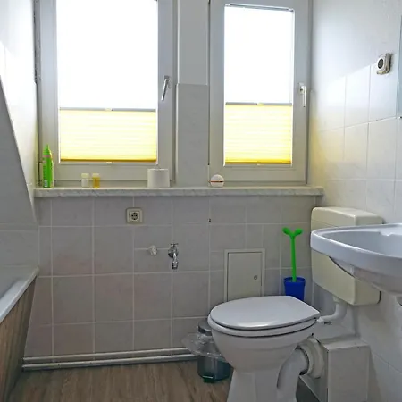 Апартаменти Citynahe Dachgeschosswohnung Fur Preisbewusste In Schwerin *